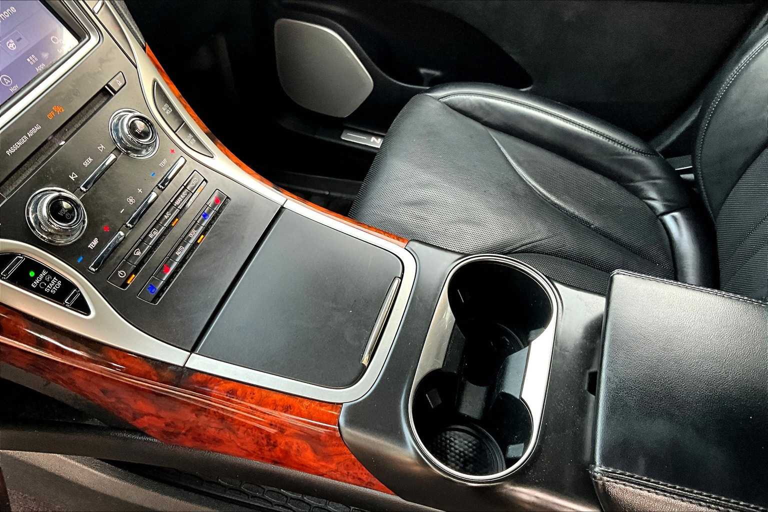 Vehicle image 25 of 34
