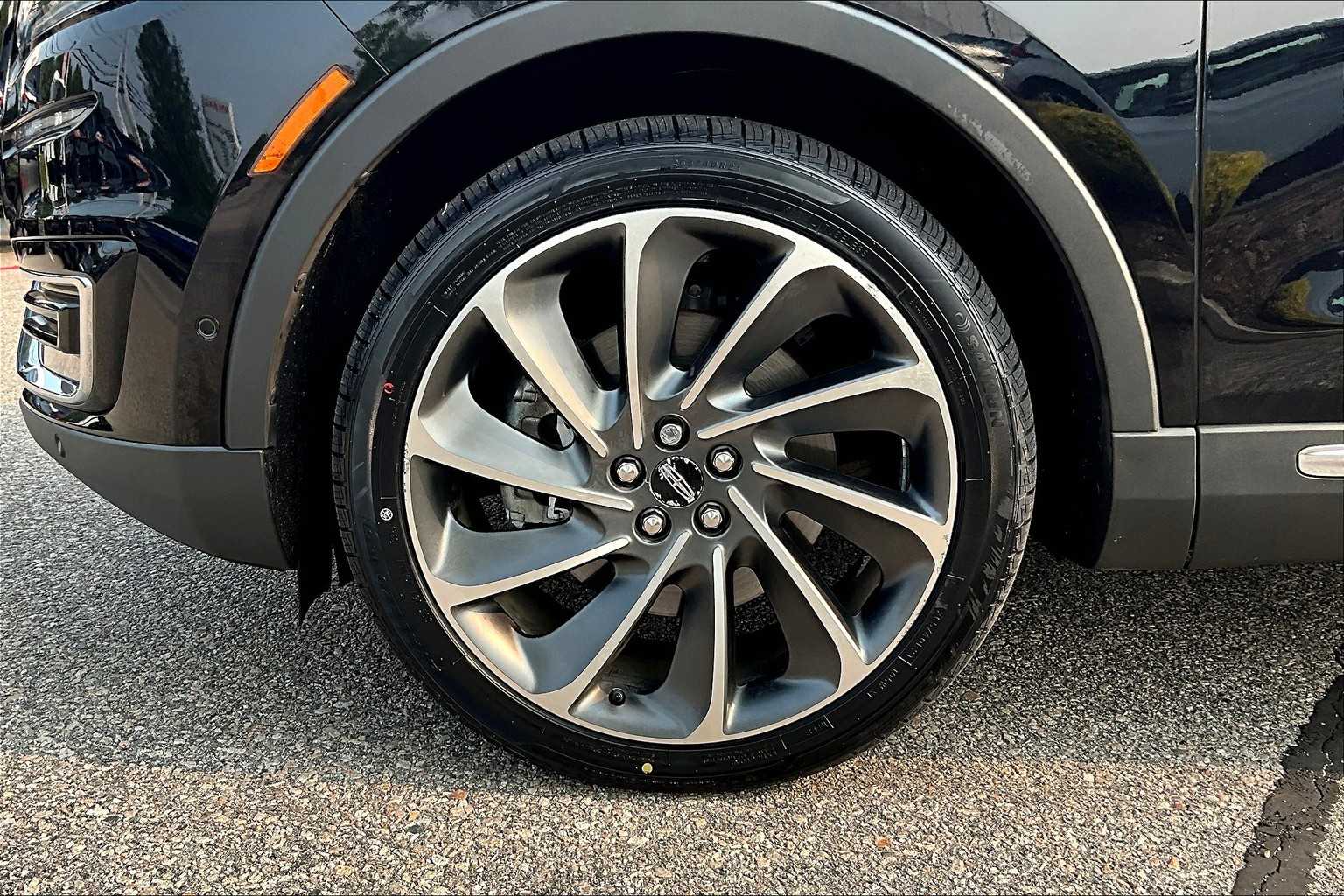 Vehicle image 9 of 34