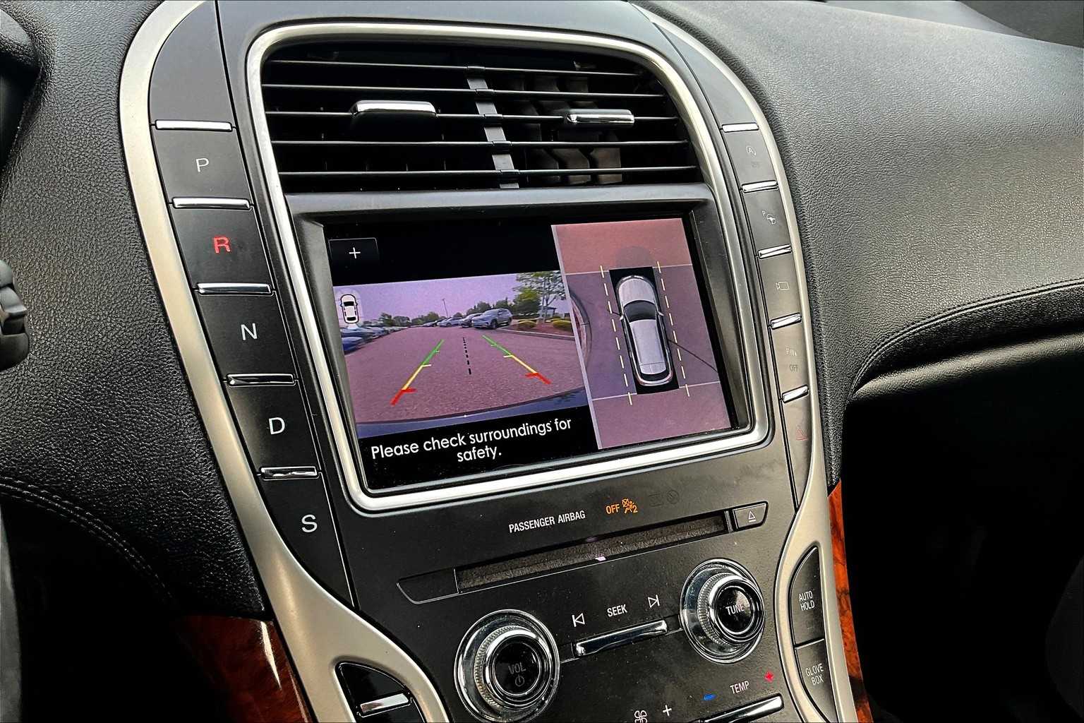 Vehicle image 23 of 34