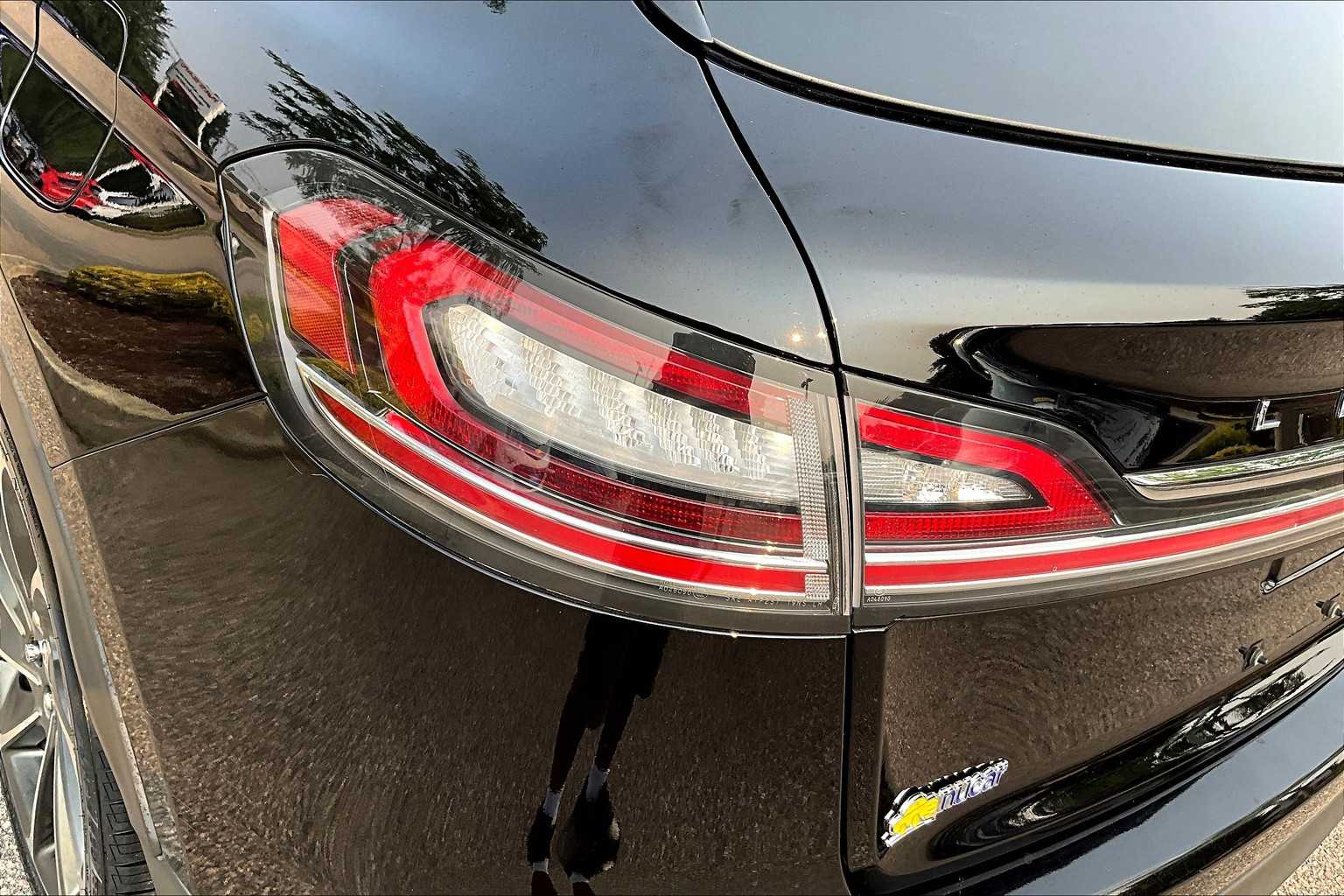 Vehicle image 31 of 34