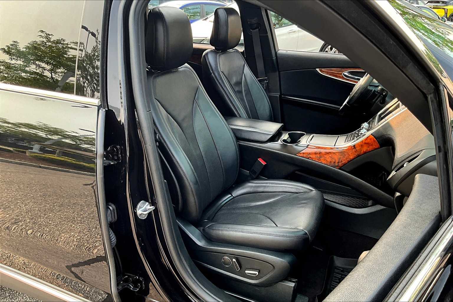Vehicle image 11 of 34