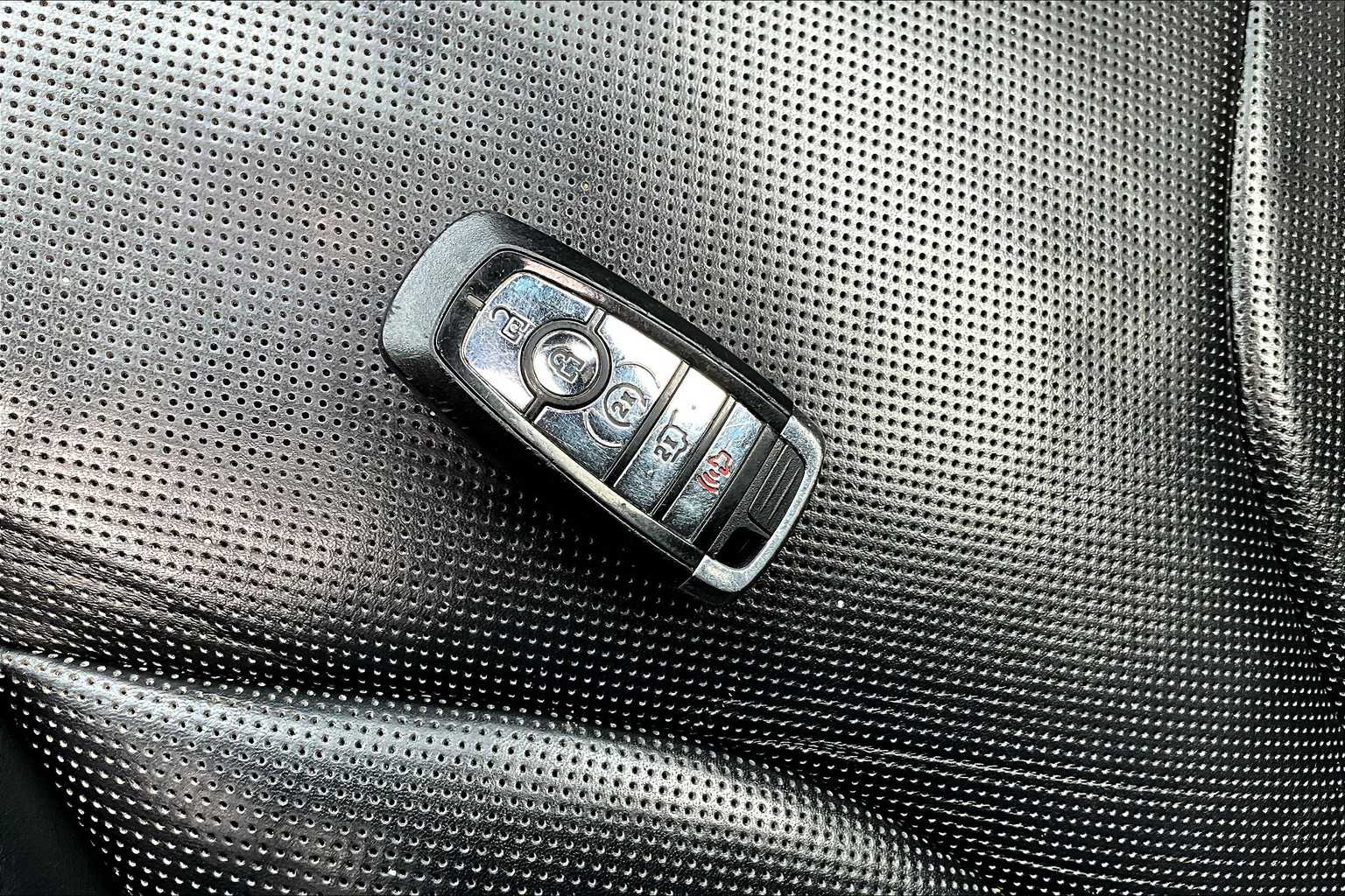 Vehicle image 28 of 34