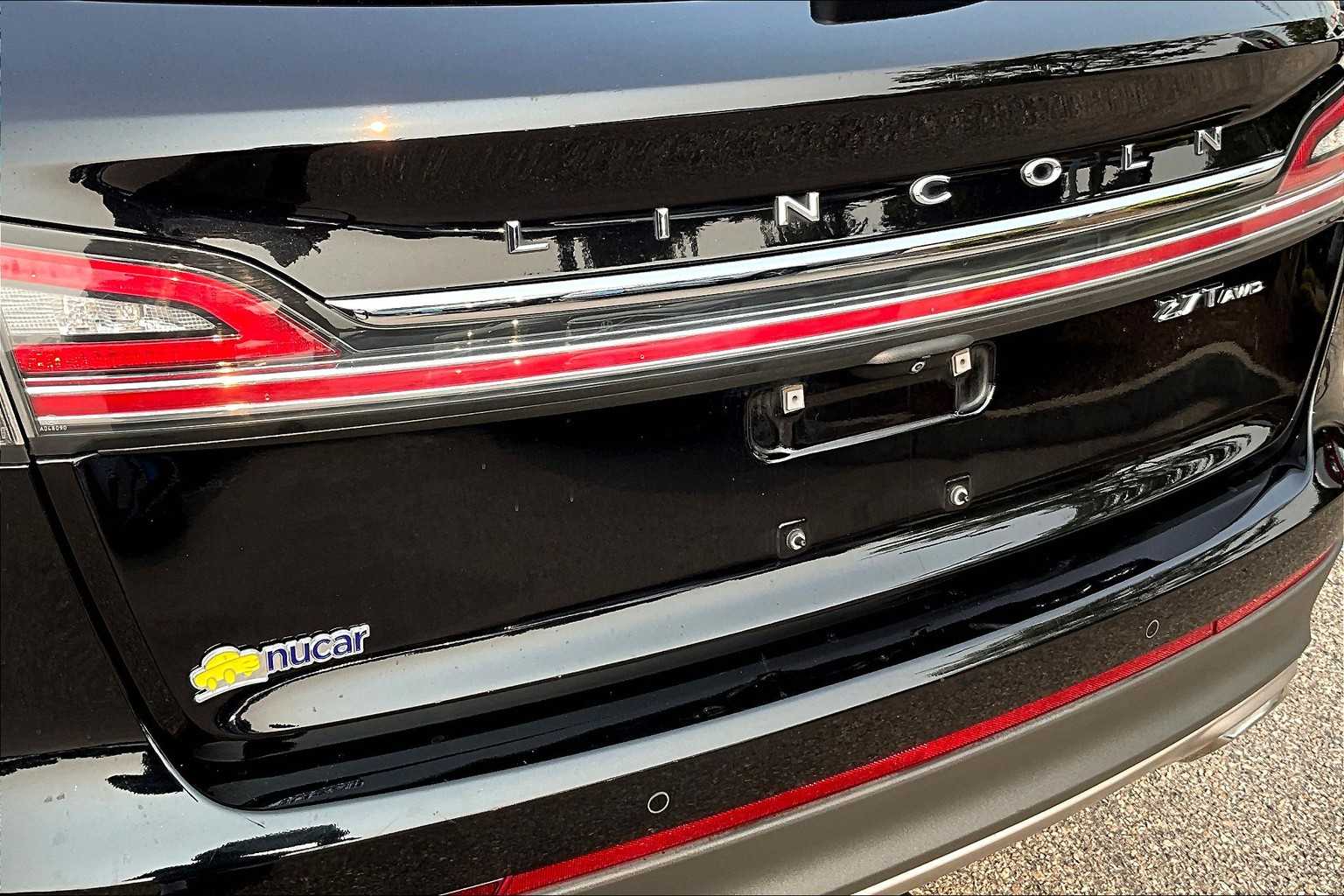 Vehicle image 33 of 34