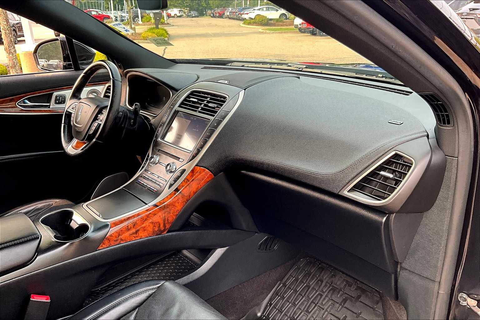 Vehicle image 15 of 34