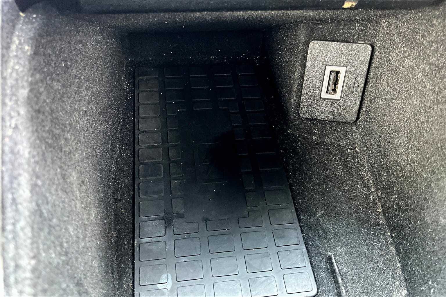 Vehicle image 10 of 34
