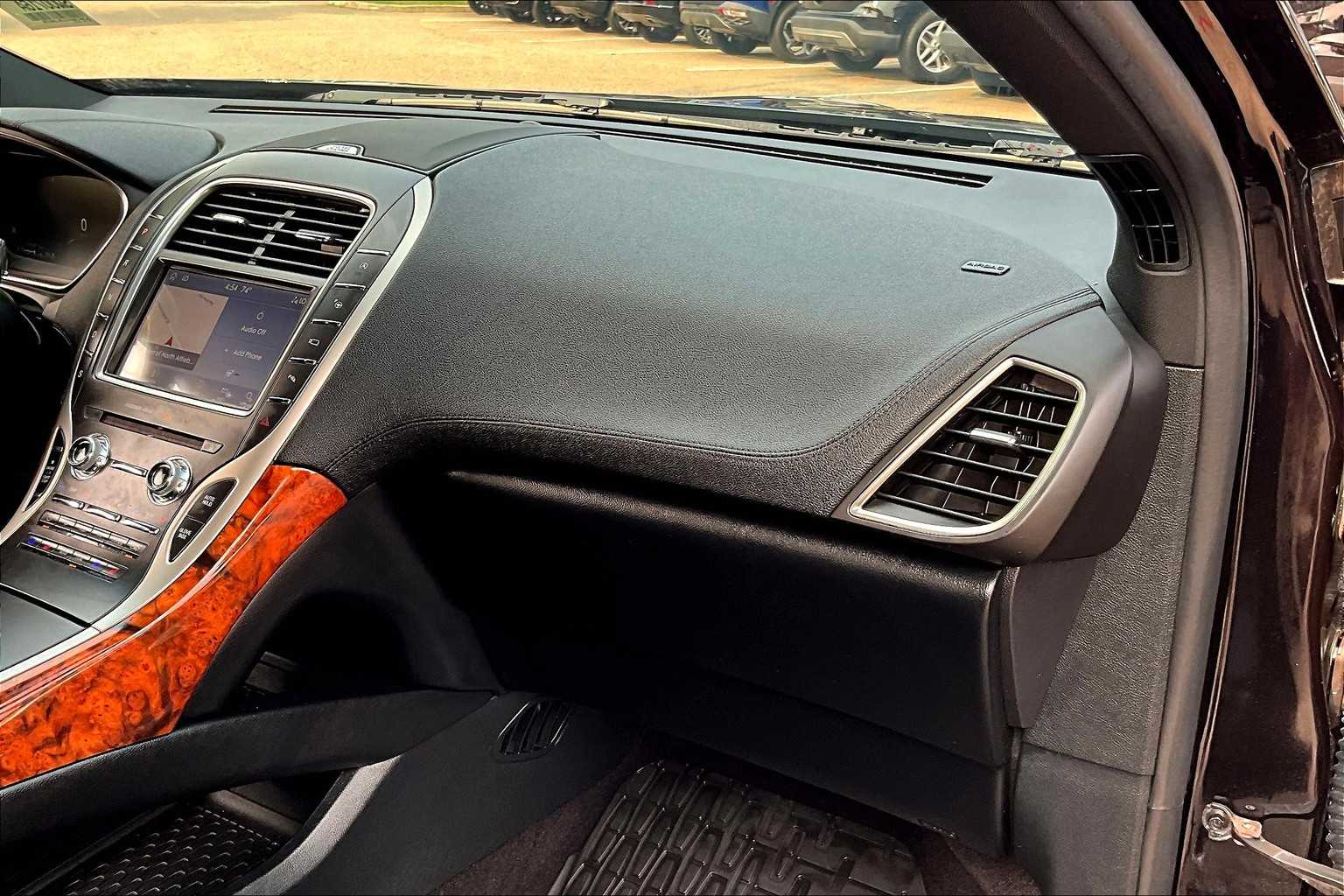 Vehicle image 18 of 34