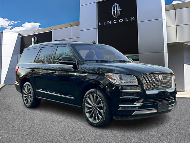2020 Lincoln Navigator Reserve Image 2 of 25