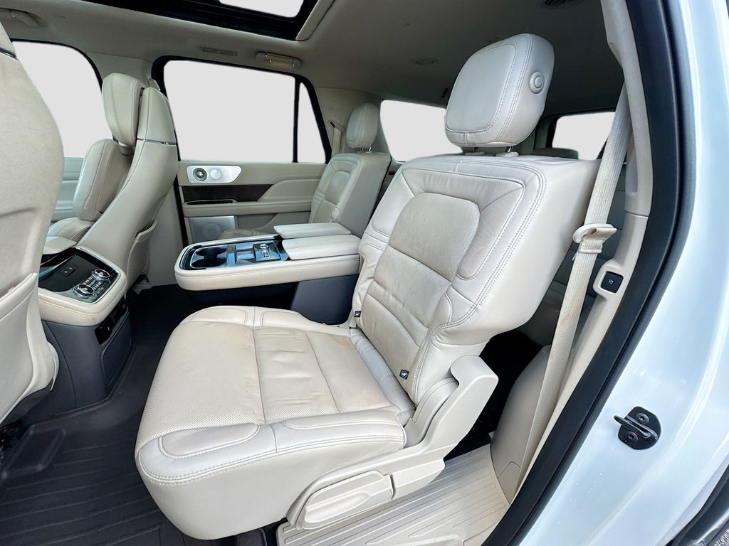 2020 Lincoln Navigator L Reserve Image 15 of 32