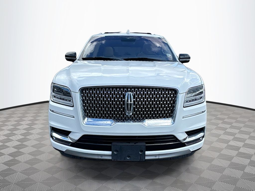 2020 Lincoln Navigator L Reserve Image 2 of 32