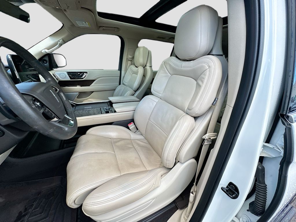 2020 Lincoln Navigator L Reserve Image 13 of 32