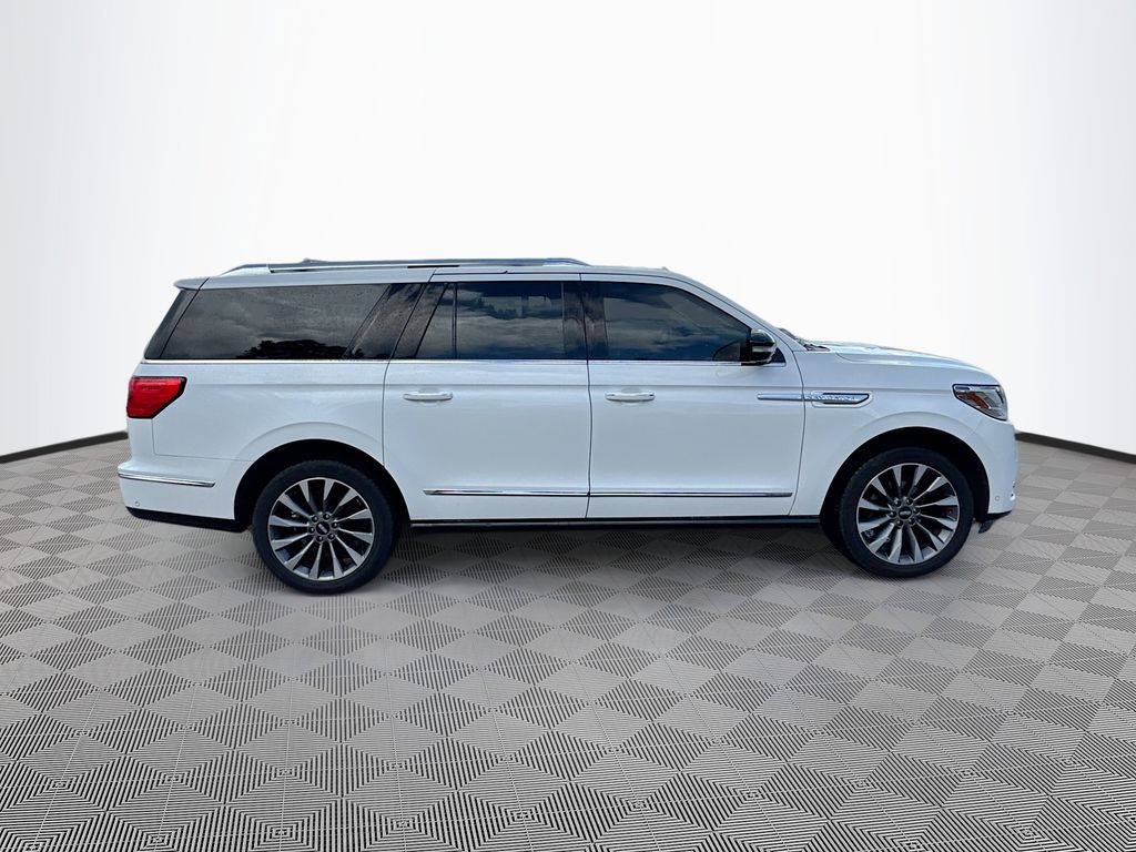 2020 Lincoln Navigator L Reserve Image 4 of 32