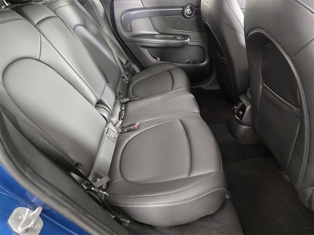 Vehicle image 14 of 35