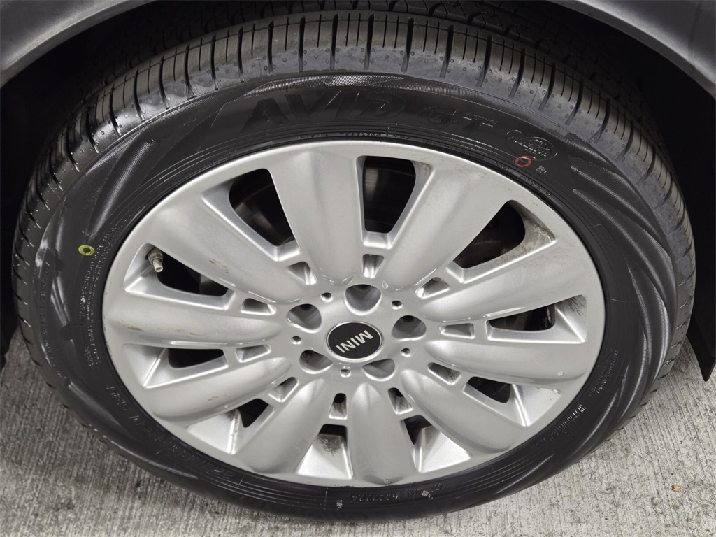 Vehicle image 11 of 35
