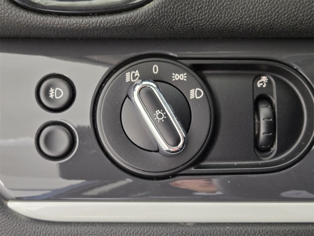 Vehicle image 26 of 35