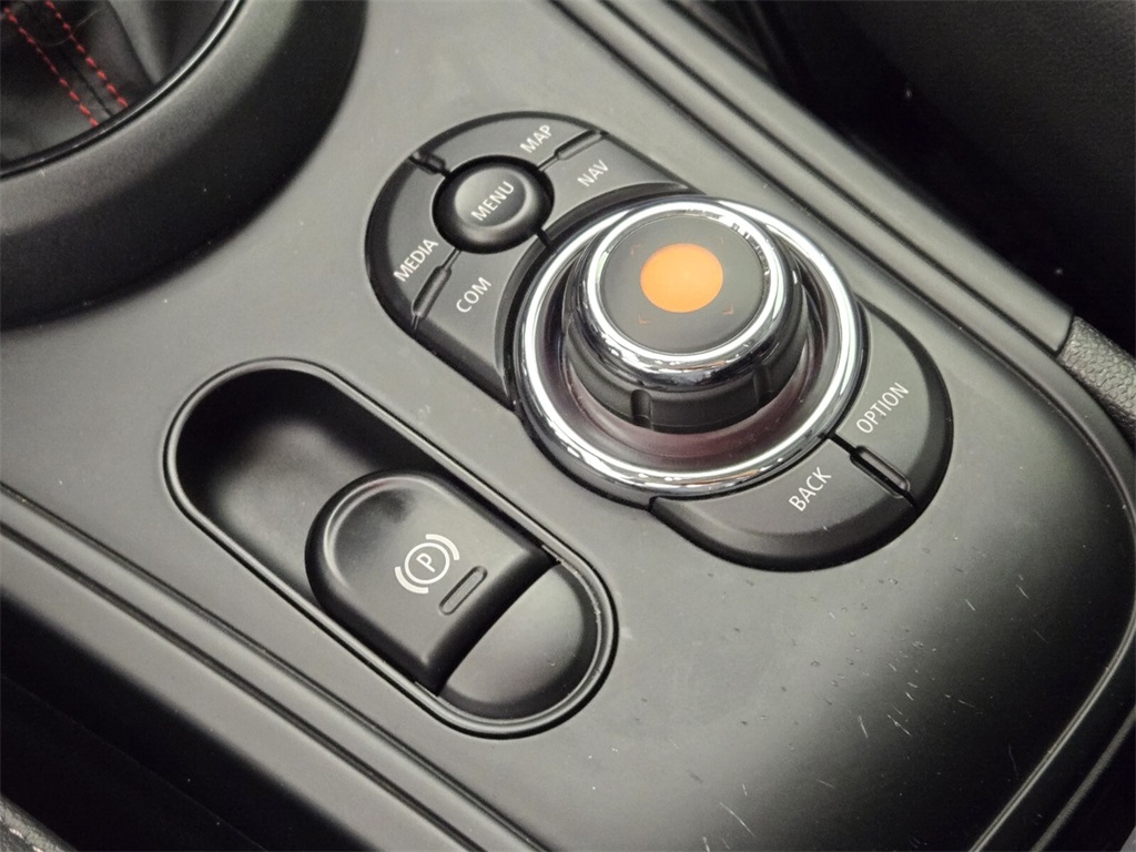 Vehicle image 23 of 35