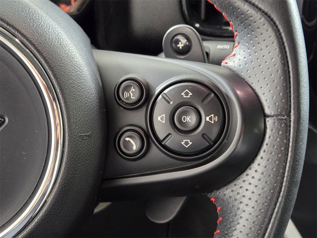 Vehicle image 33 of 35