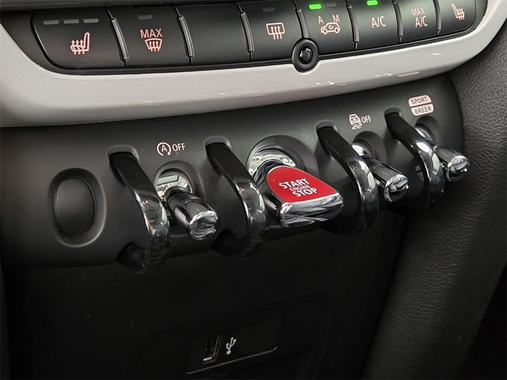 Vehicle image 27 of 35