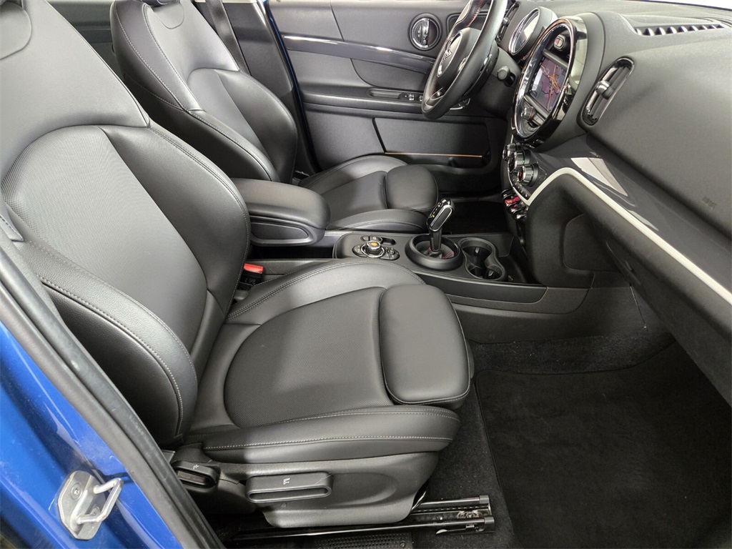 Vehicle image 15 of 35