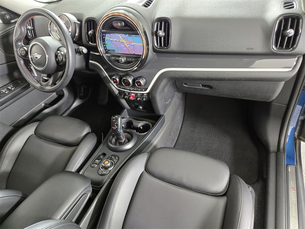 Vehicle image 17 of 35
