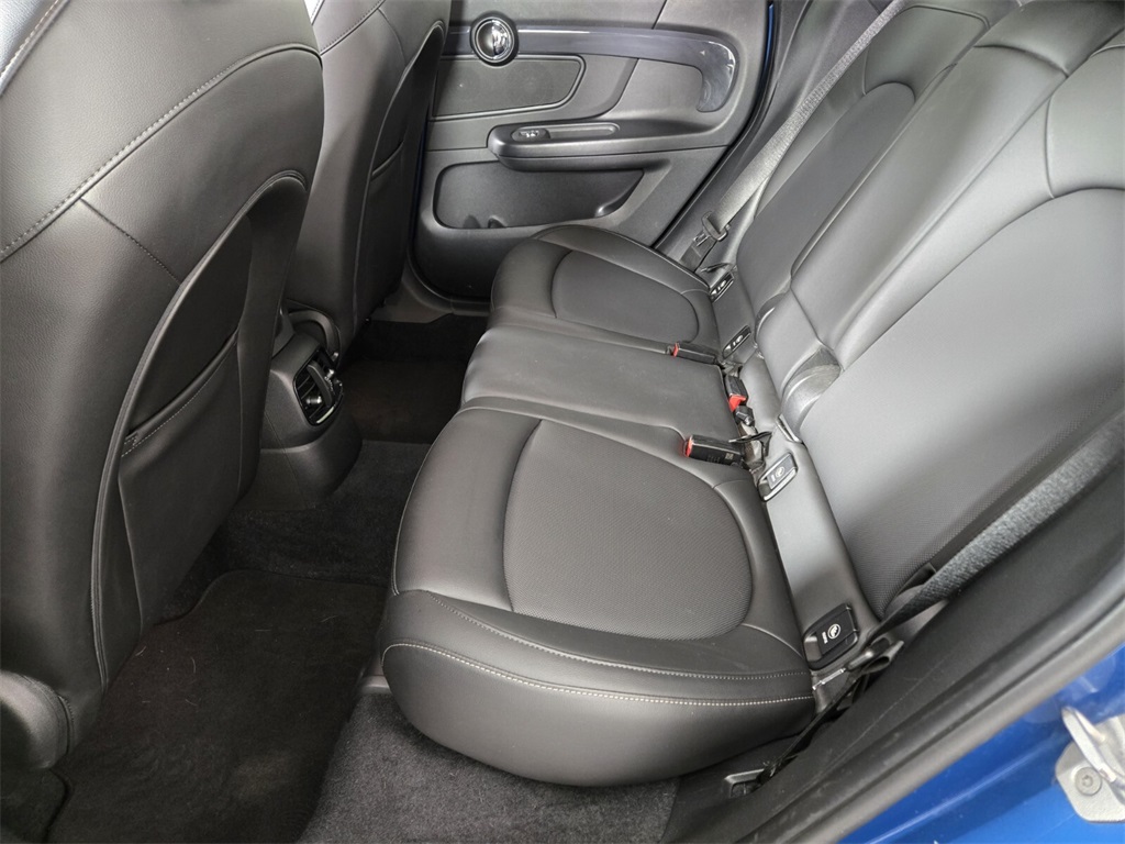 Vehicle image 16 of 35