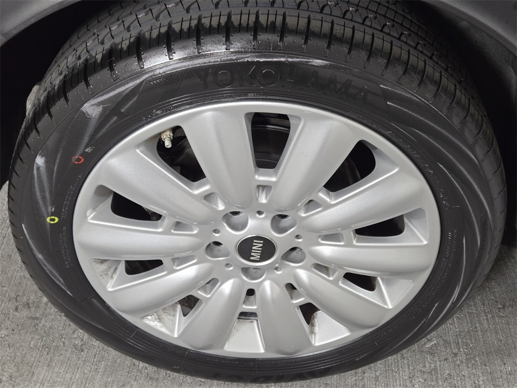 Vehicle image 8 of 35