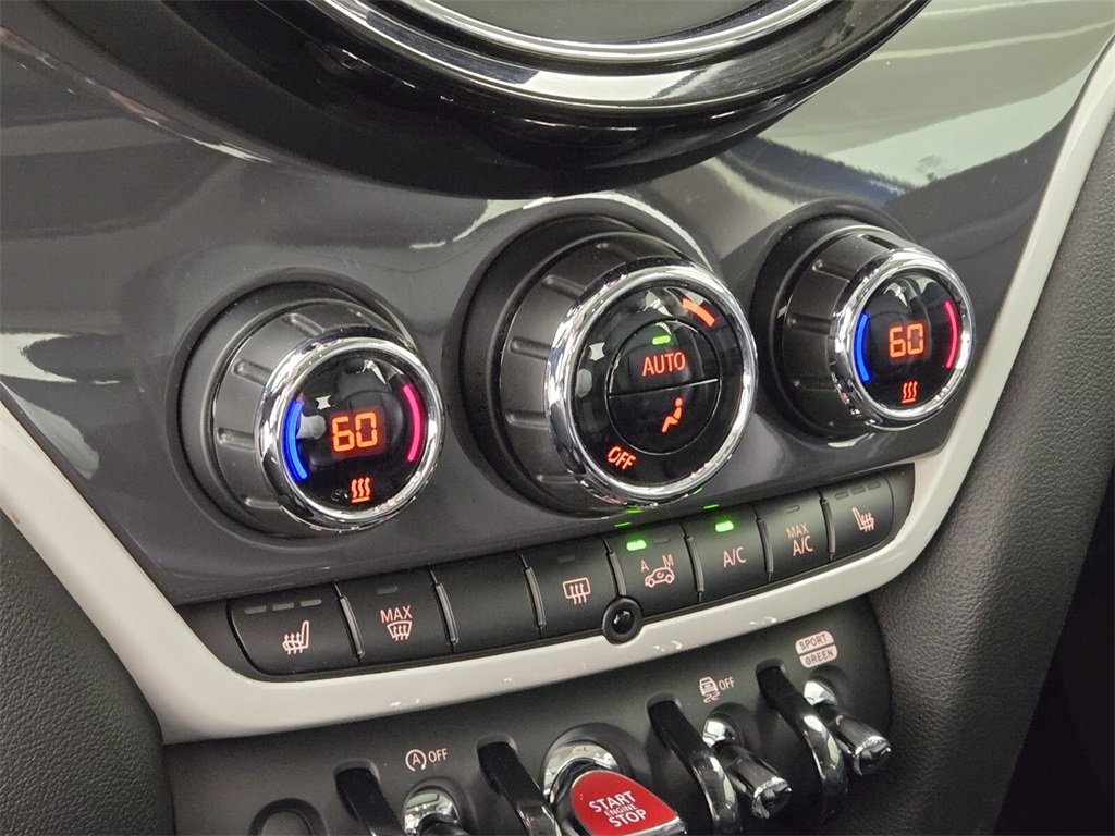 Vehicle image 31 of 35