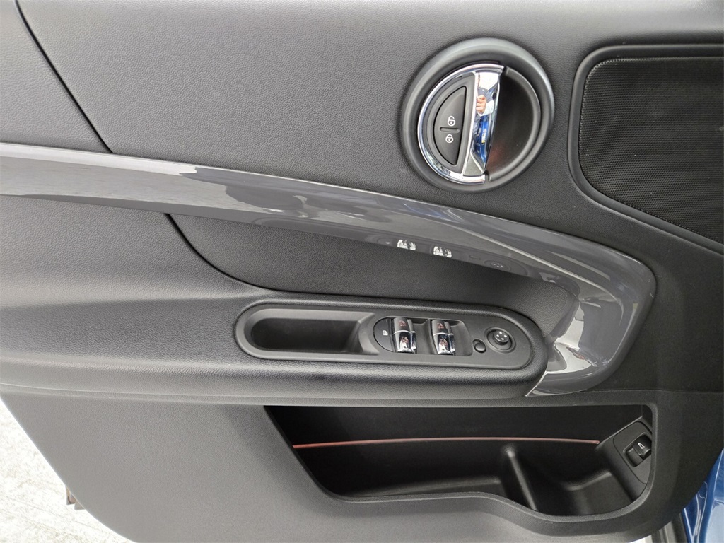 Vehicle image 24 of 35