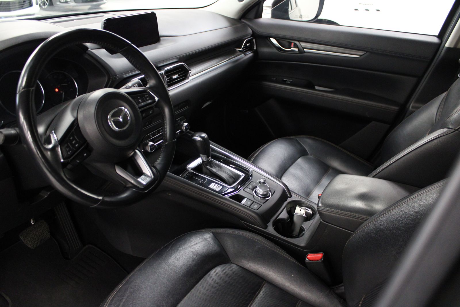 Vehicle image 15 of 28