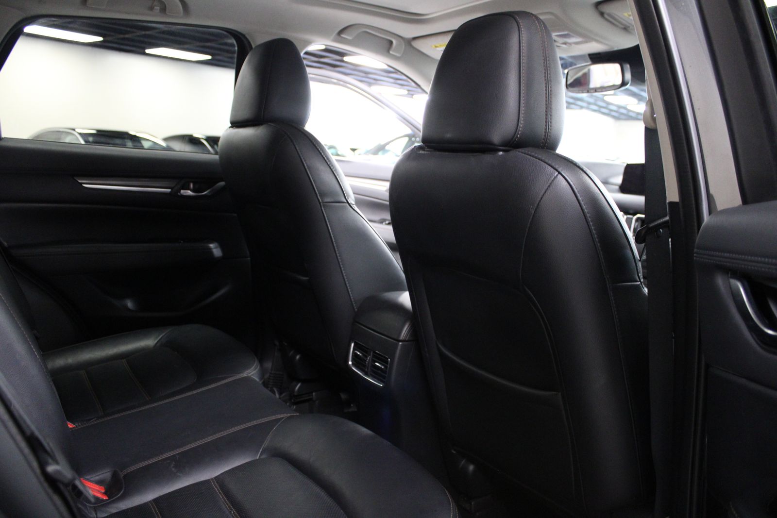 Vehicle image 17 of 28