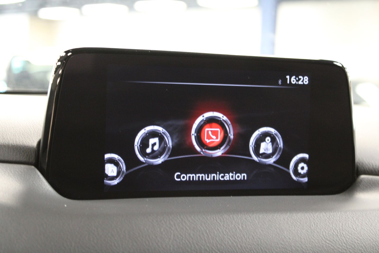 Vehicle image 21 of 28