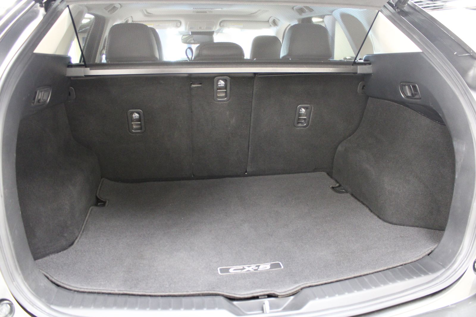 Vehicle image 19 of 28