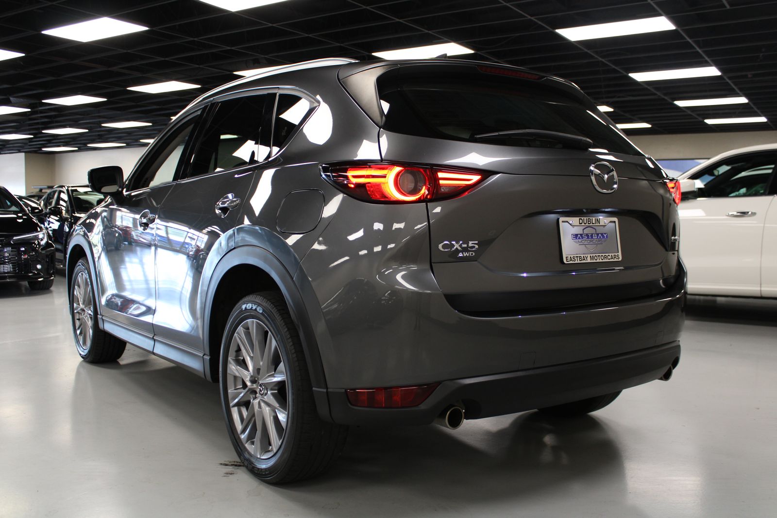 Vehicle image 10 of 28