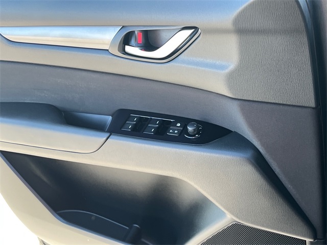 Vehicle image 21 of 30