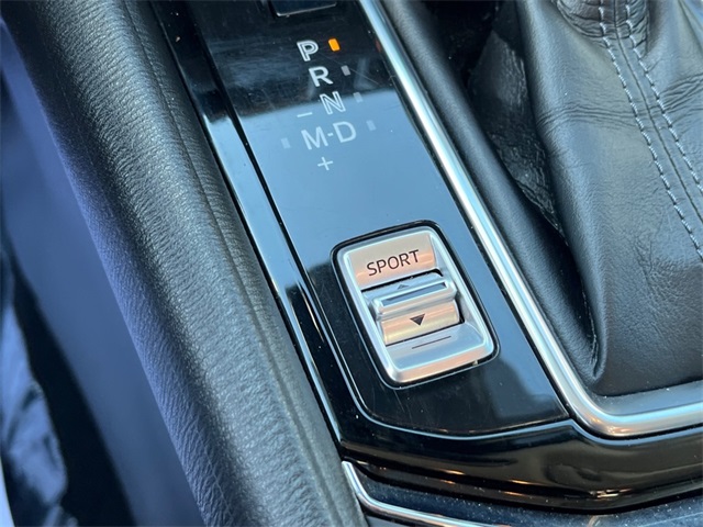 Vehicle image 16 of 30