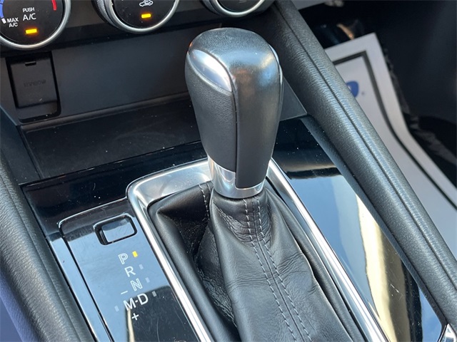 Vehicle image 14 of 30