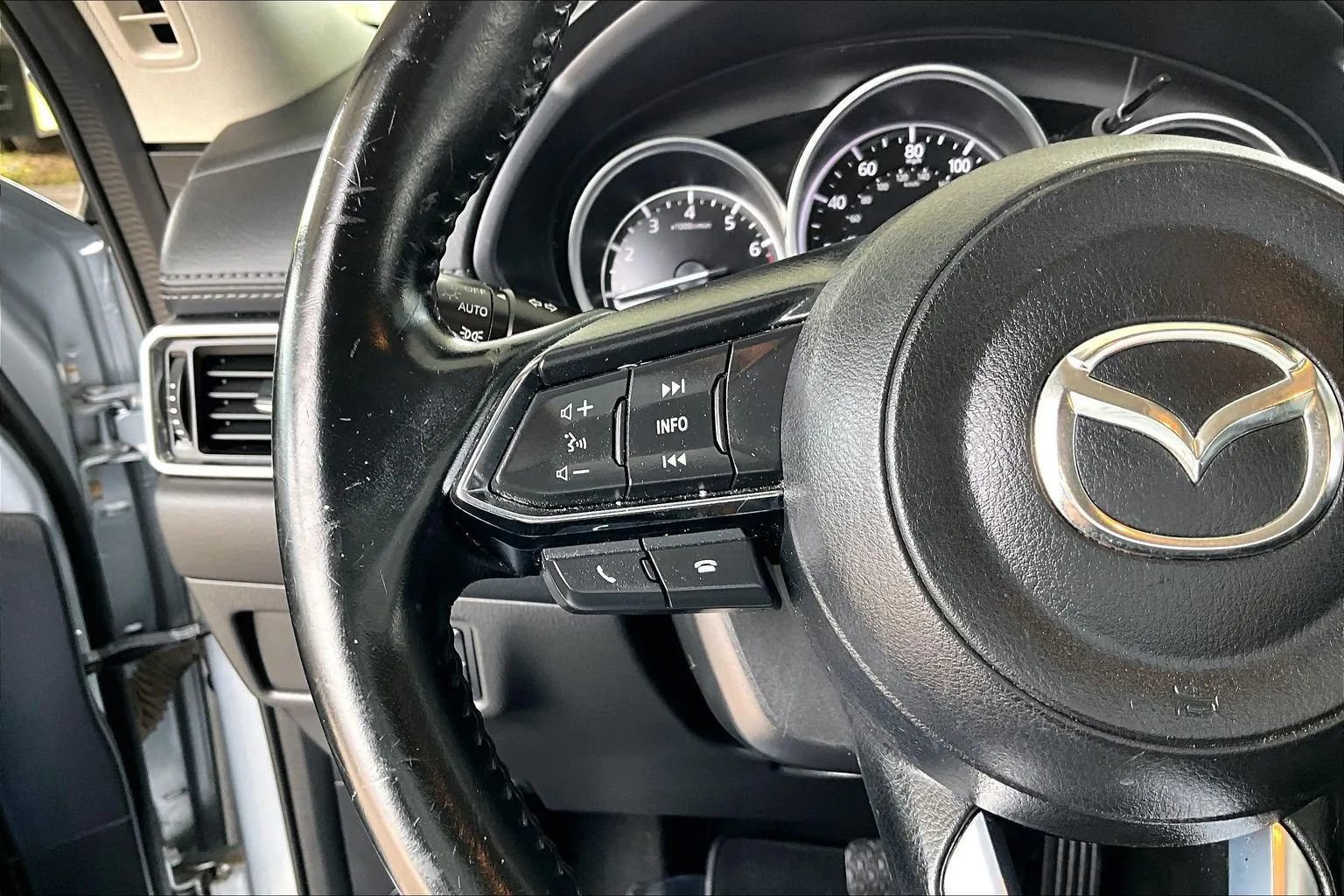 2020 Mazda CX-5 Touring Image 17 of 31