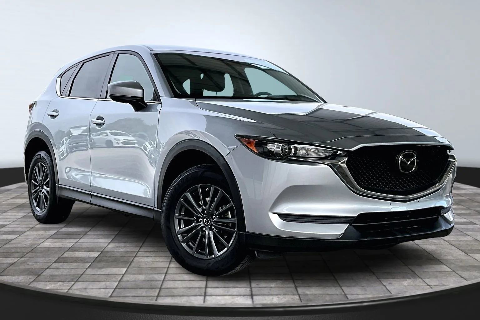 2020 Mazda CX-5 Touring Image 3 of 31