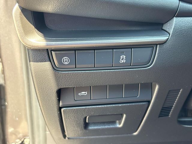 Vehicle image 20 of 32