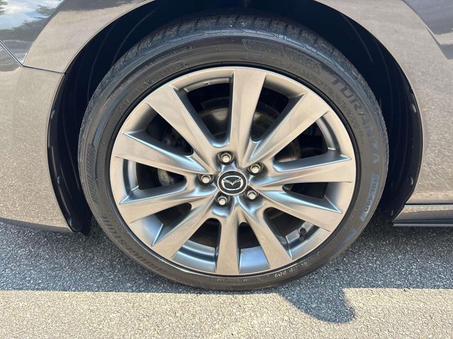 Vehicle image 8 of 32