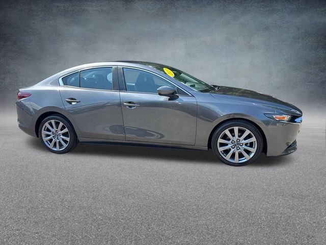 Vehicle image 4 of 32