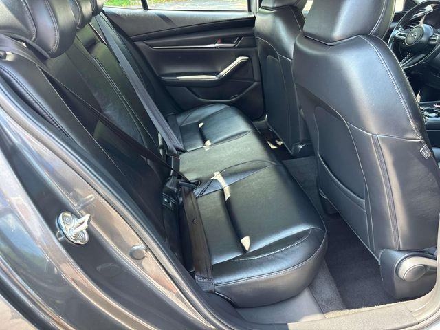 Vehicle image 10 of 32