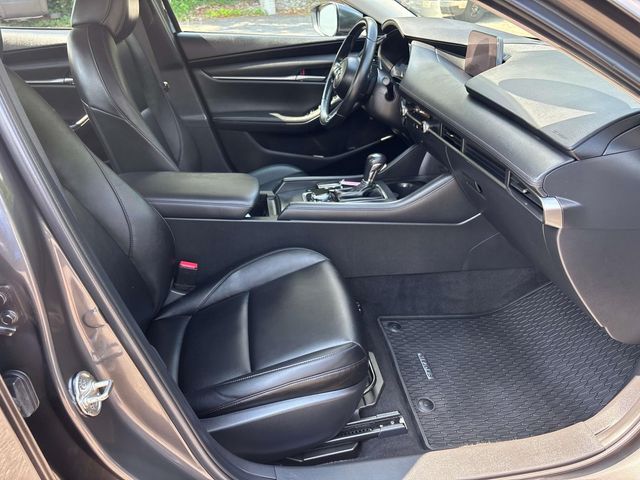 Vehicle image 11 of 32