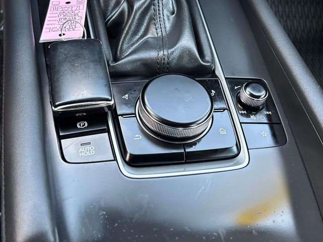 Vehicle image 27 of 32