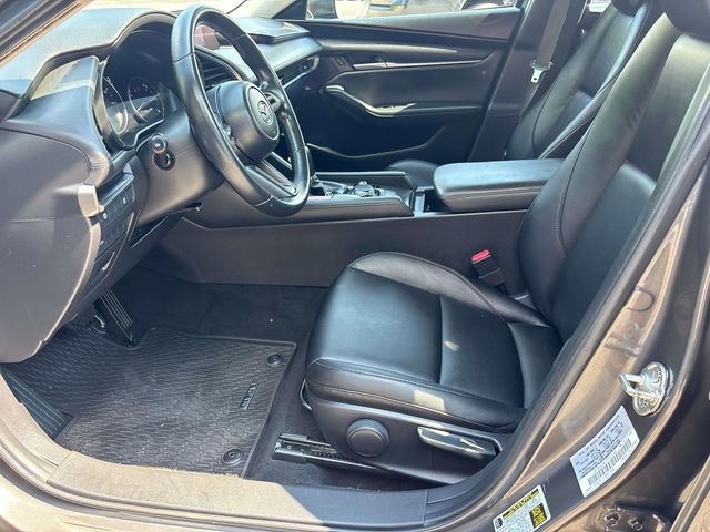 Vehicle image 26 of 32