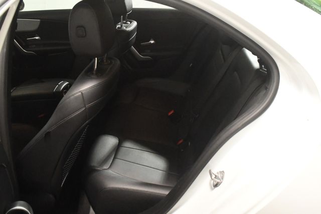 Vehicle image 19 of 30