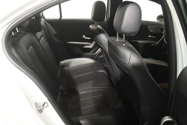 Vehicle image 18 of 30