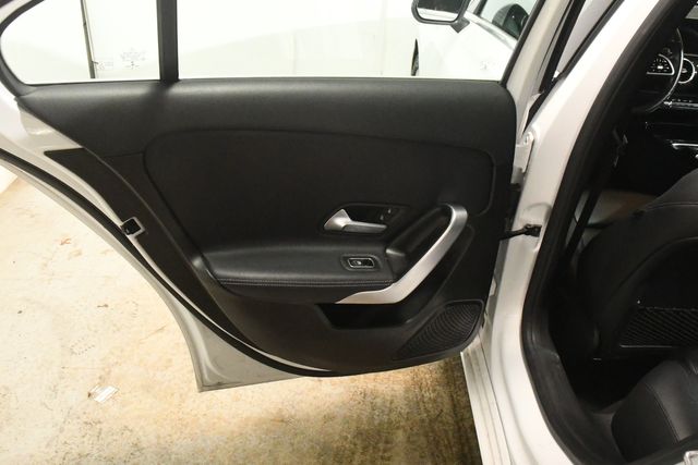 Vehicle image 24 of 30