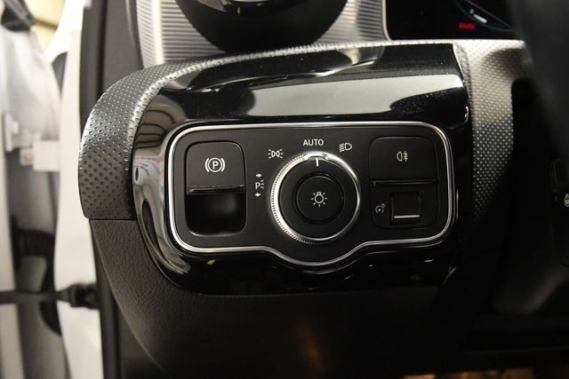 Vehicle image 16 of 30