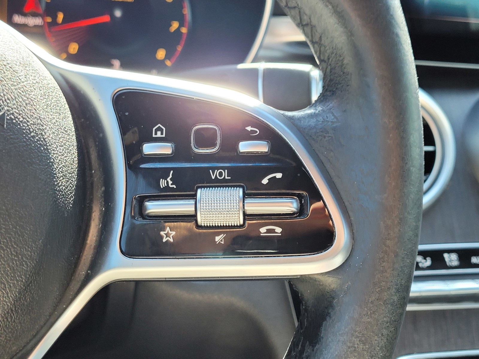 Vehicle image 21 of 35