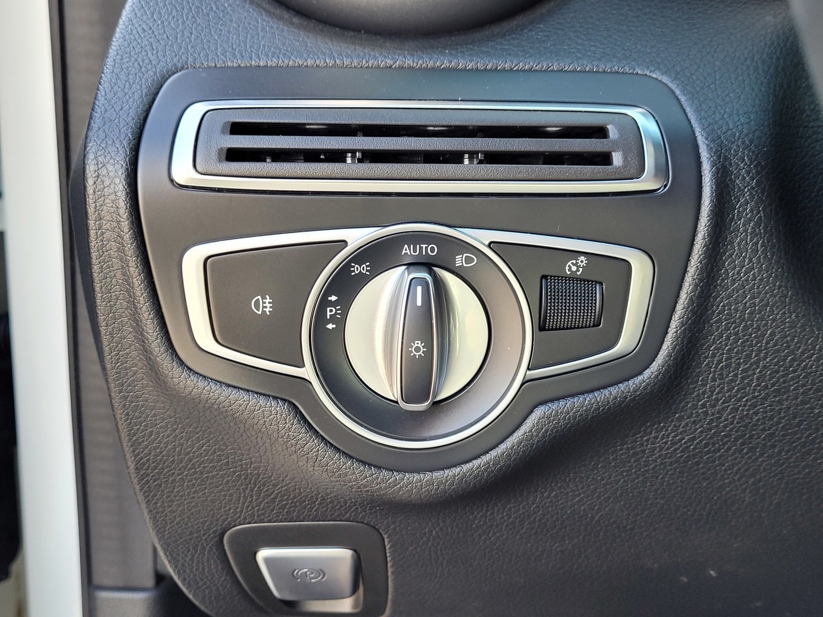 Vehicle image 18 of 35